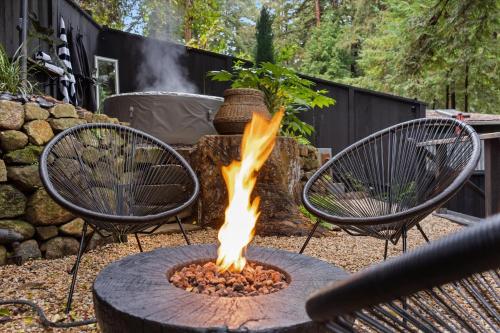 The Black Nest Hot Tub Romantic Getaway — hotel in Guerneville