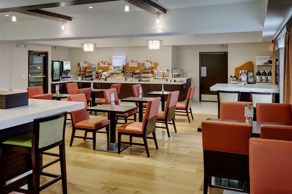 Holiday Inn Express Simi Valley by IHG - photo 35