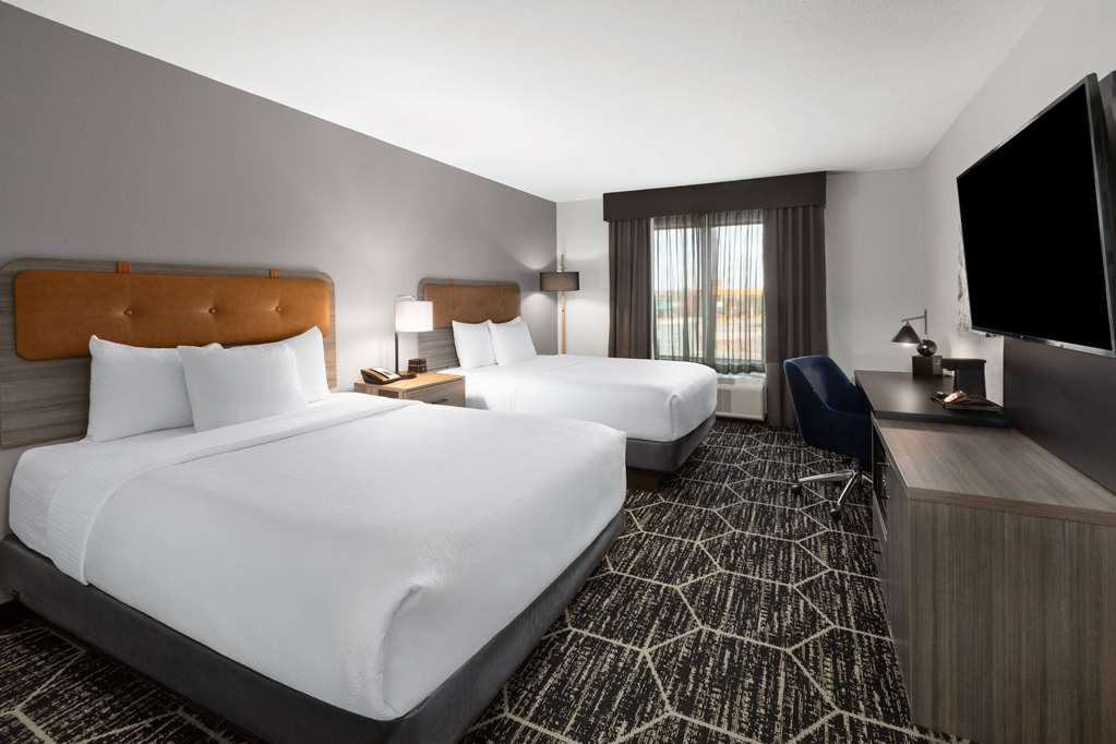 La Quinta Inn & Suites by Wyndham Meridian - photo 13