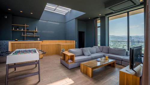 Entire House Cityscape Retreat: The View