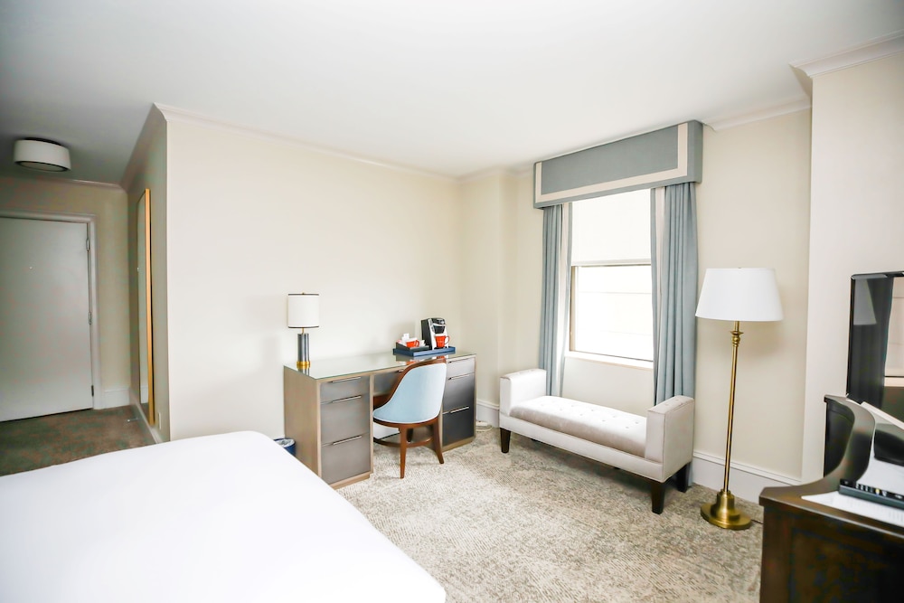 The Dunhill Hotel - photo 13