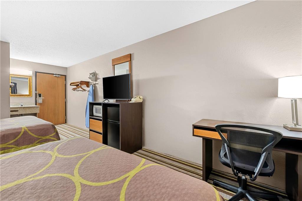 Super 8 by Wyndham Blue Earth - photo 17