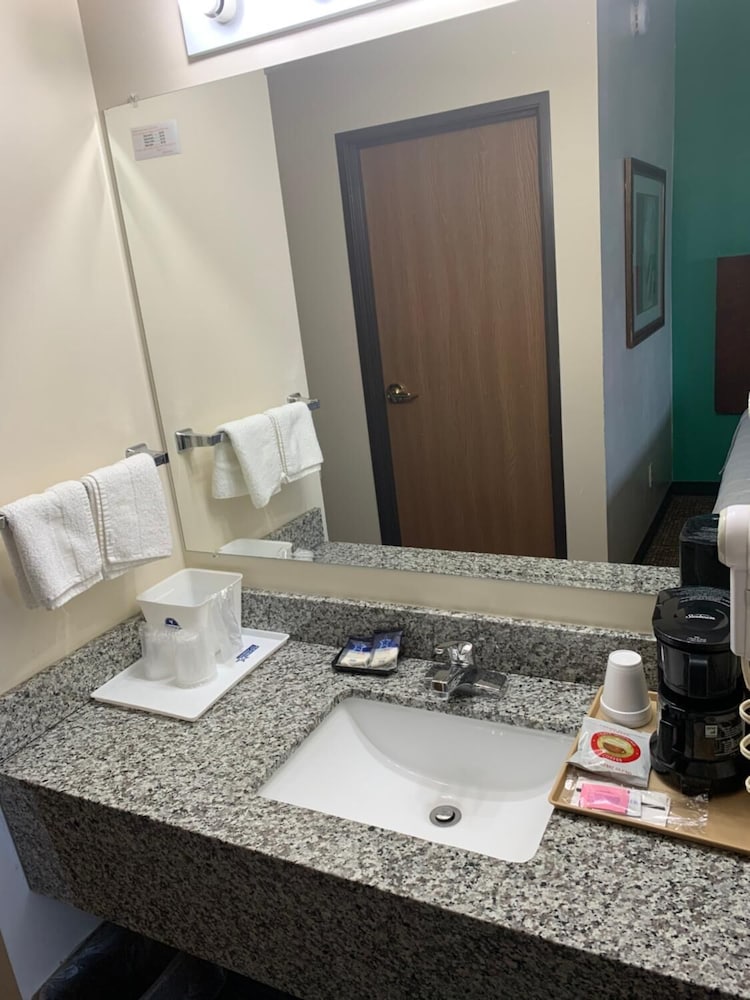 Americas Best Value Inn Gaylord - photo 21