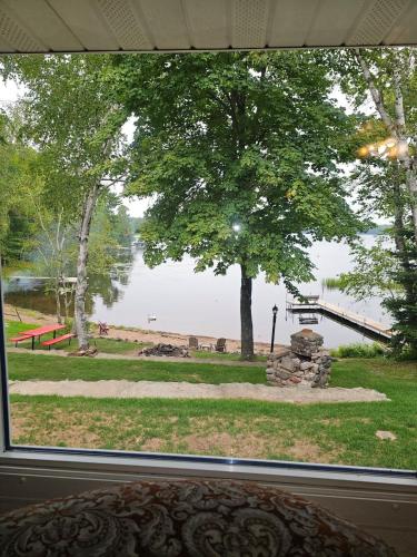 Butler's Bay Teal Lake 4 Bedroom Hotel Room by RedAwning - photo 11