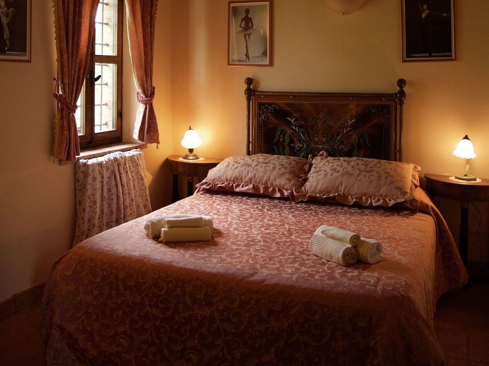 Cottage in Todi with Pool and Sauna — 4-Star Luxury Hotel in Todi, Italy