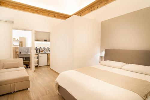 Appartamento nel Cuore di Napoli Centro Storico Duomo Holiday — 4-Star Luxury Hotel in Naples, Italy