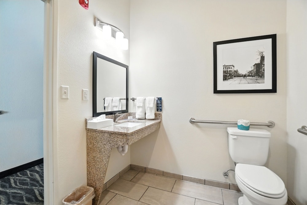 Cobblestone Hotel & Suites Bellefontaine - photo 58