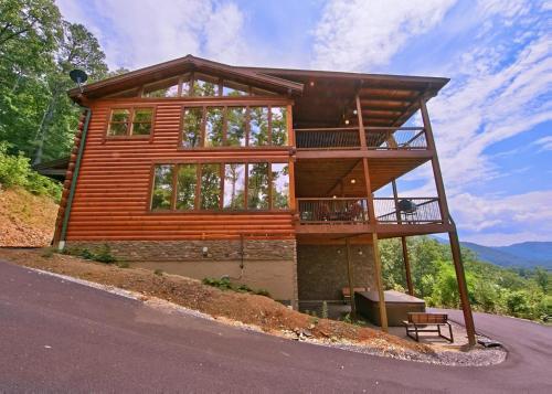Summit Oasis #76 - carbon neutral hotel in Sevierville