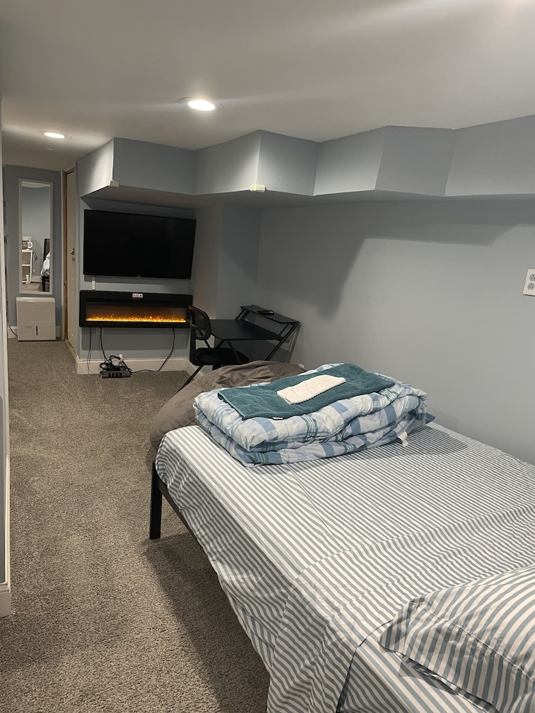 Downtown Suite Close to Topgolf Horseshoe Casino UM Baltimore - photo 2