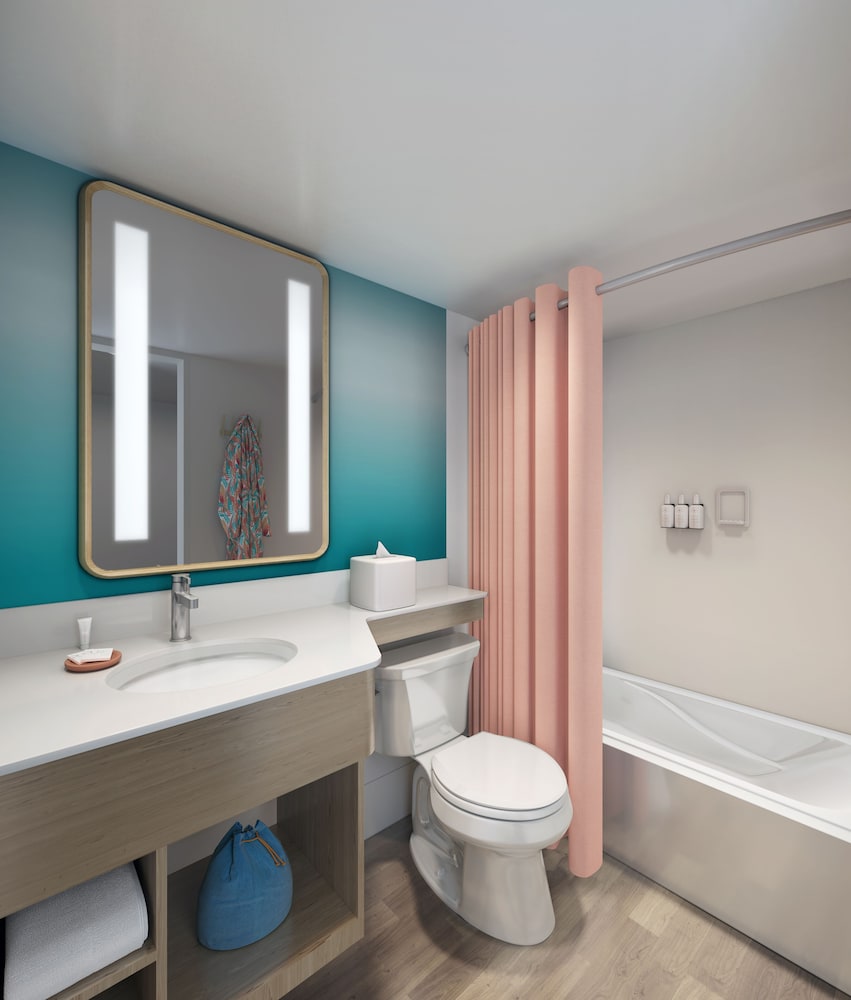 The Twin Fin Hotel - photo 41
