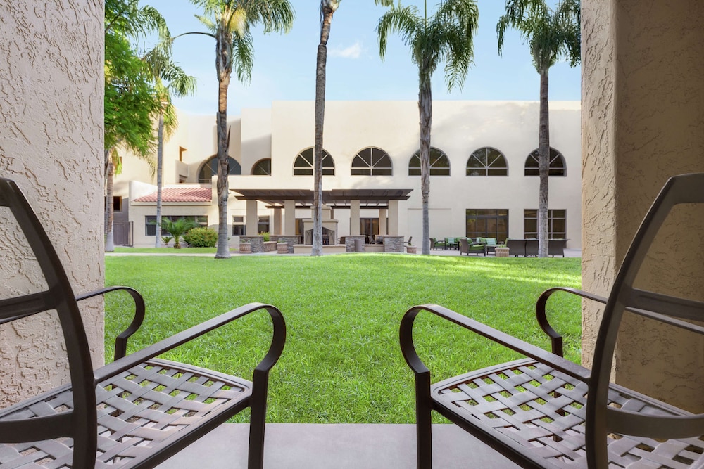 Embassy Suites by Hilton Phoenix Tempe - photo 17