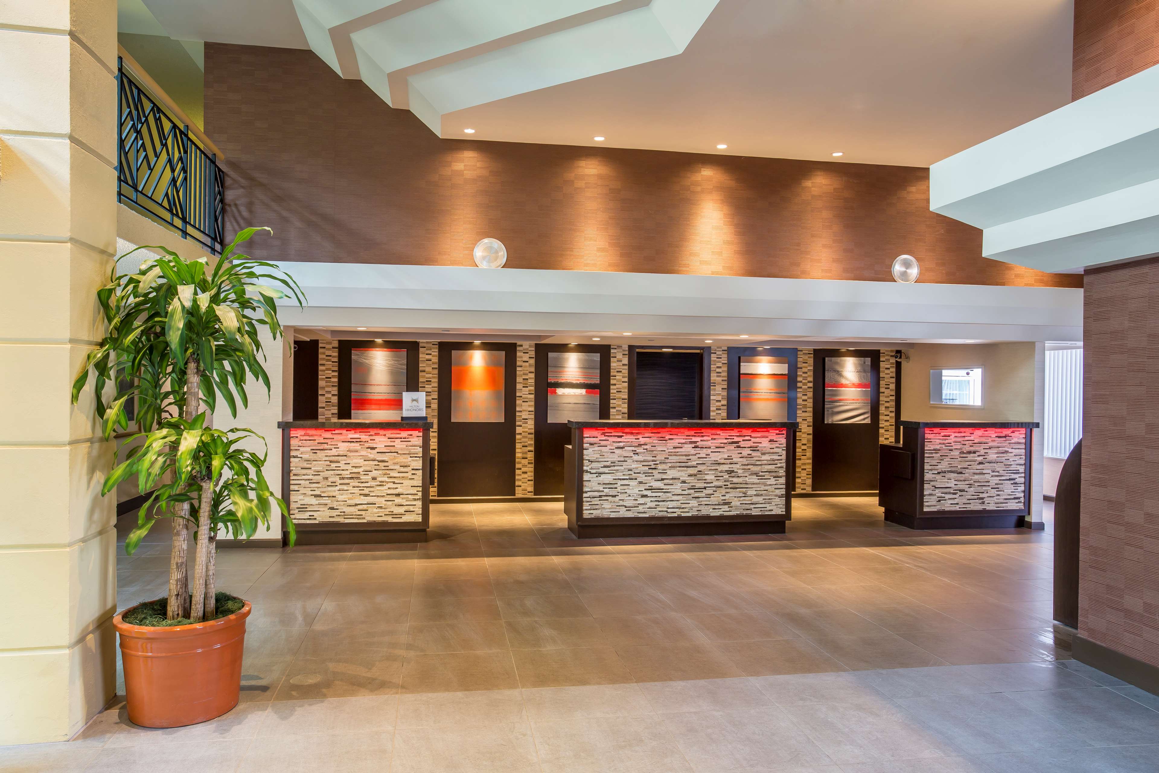 Embassy Suites by Hilton Piscataway Somerset - photo 3