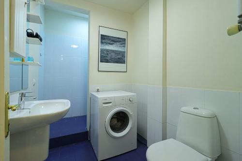 Bright 3BR Apartment in Old Tbilisi by Wehost