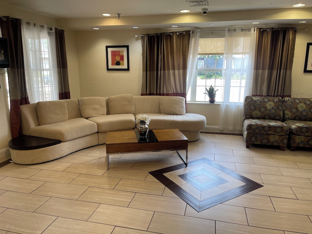 Hawthorn Suites by Wyndham Sterling Dulles - photo 3