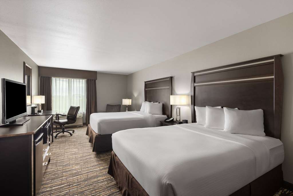 La Quinta Inn & Suites by Wyndham Sioux Falls - photo 28