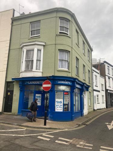 Lovely 2 Bed Sea Front apartment @ 10A George Street — 4-Star Luxury Hotel in Ryde, United Kingdom