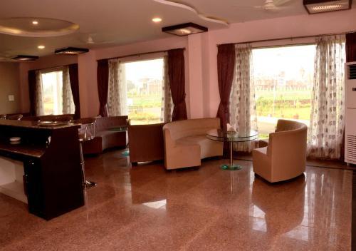 The Retreat — Mirzapur — photo 2