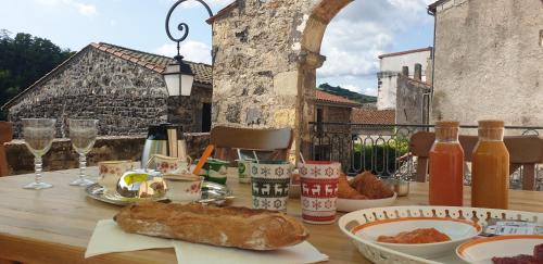 La Tour Noble — hotel in Saint-Saturnin-Les-Avignon