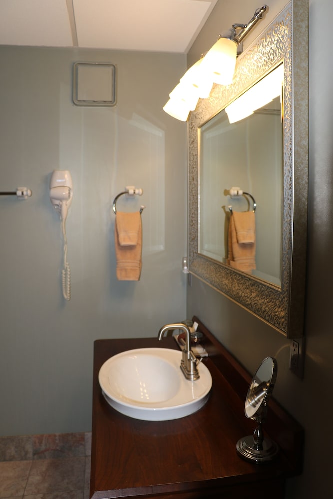 The Black Hawk Hotel - photo 47