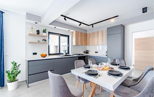 3 Bedroom Amazing Home In Blato — Blato — photo 4