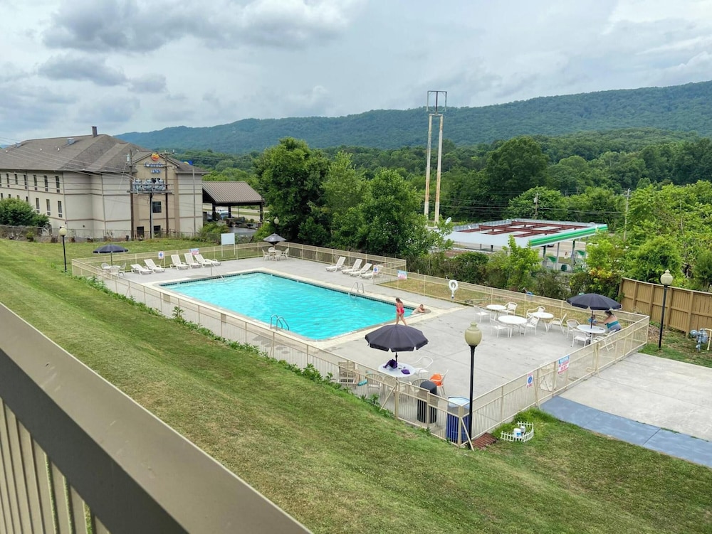 OYO Hotel Harriman near I 40 - photo 28