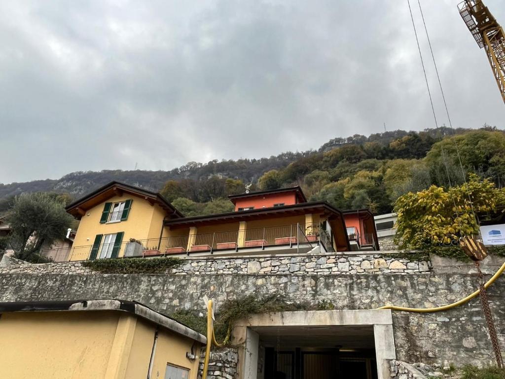 Sala Comacina Apartment No 1 Sleeps 10 by Italian Apartments — 4-Star Luxury Hotel in Sala Comacina, Italy