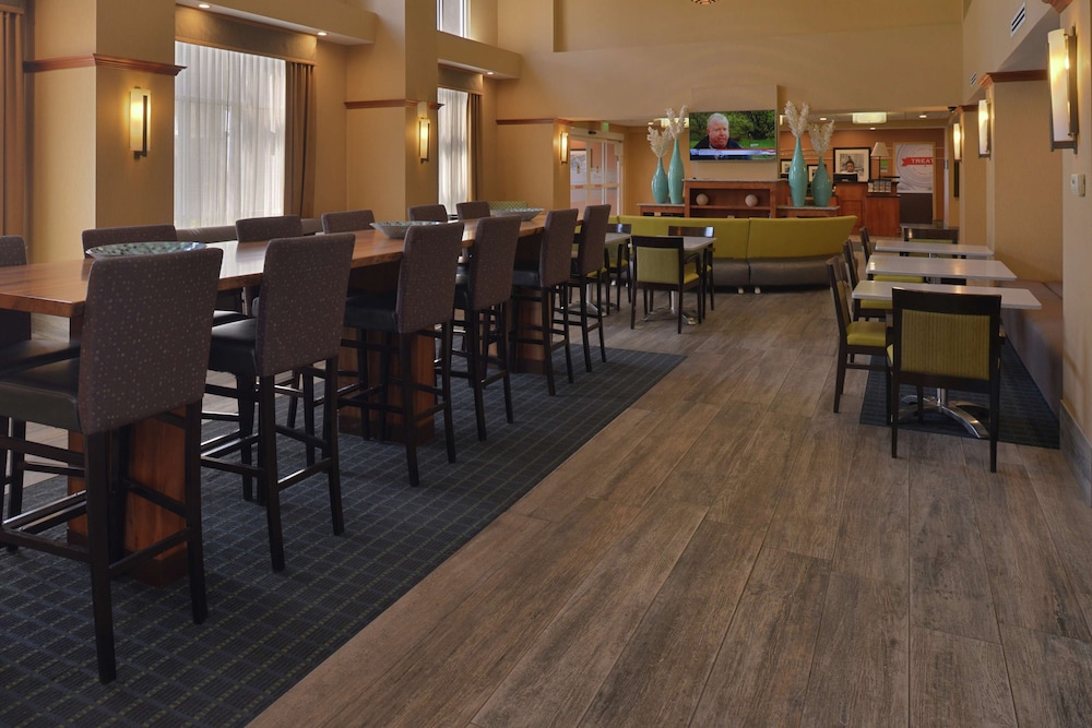 Hampton Inn & Suites Bakersfield North Airport - photo 4