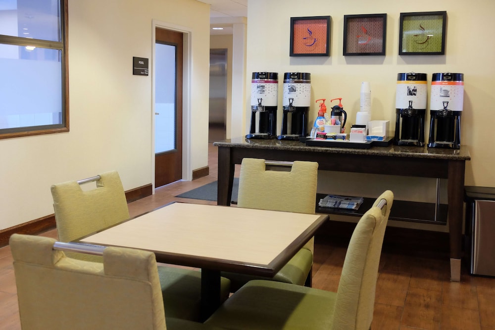 Hampton Inn Lima - photo 39