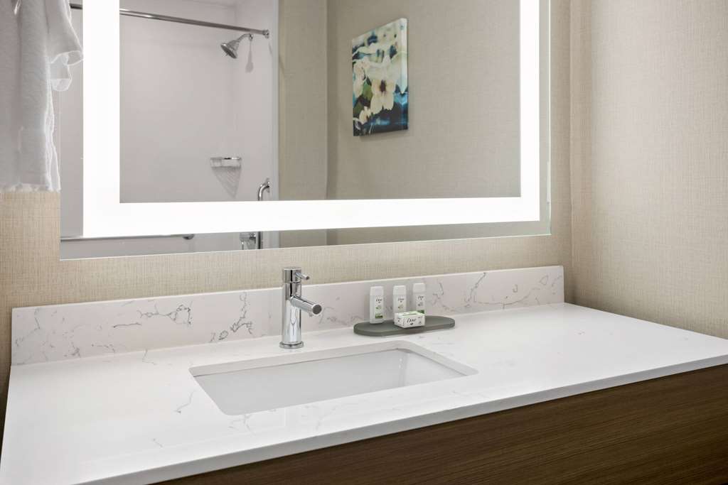 La Quinta Inn & Suites by Wyndham Locust Grove - photo 21