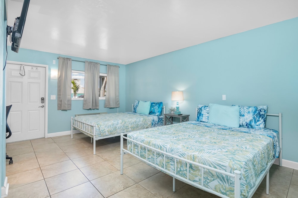 Latitude 26 Waterfront Resort & Marina - photo 21