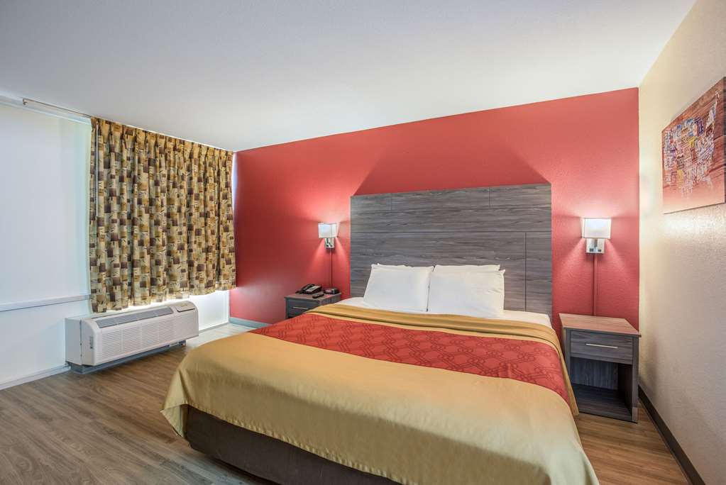 Econo Lodge Thomasville - photo 18