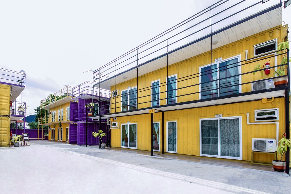 5 Chang Palace Hotel