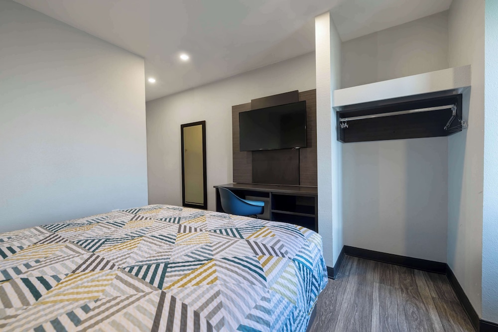 Motel 6 McAllen TX East - photo 20