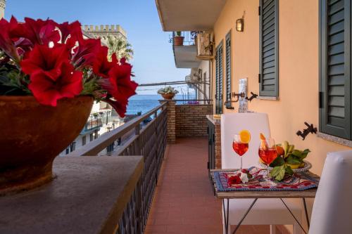 Loft Angolo Sul Mare — 4-Star Luxury Hotel in Letojanni, Italy