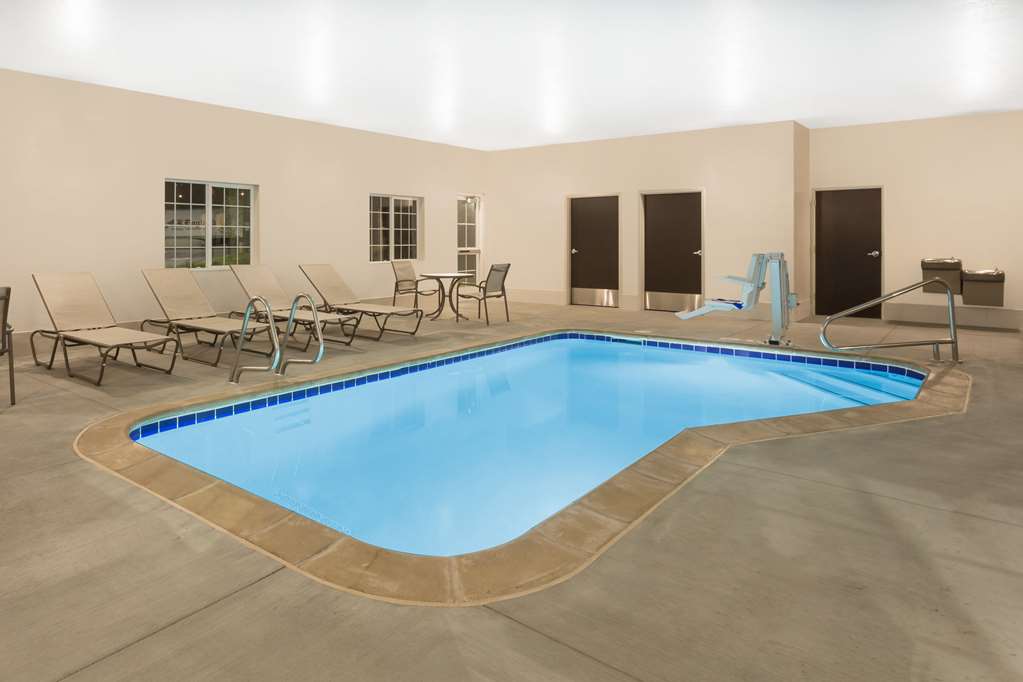 Microtel Inn & Suites by Wyndham Springville Provo - photo 4