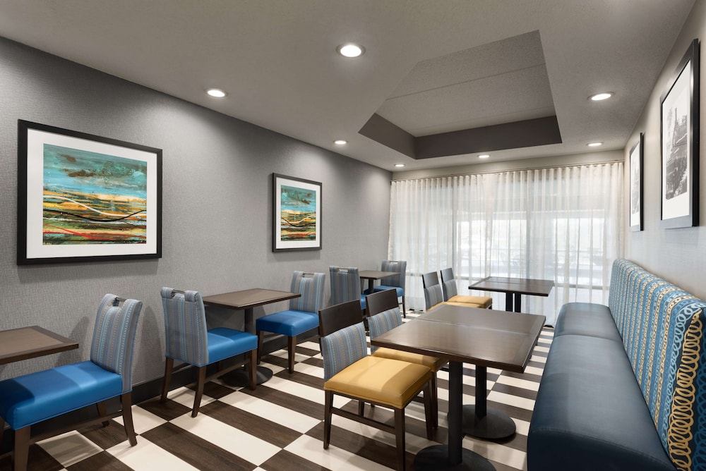 Hampton Inn Appleton Fox River Mall Area - photo 22