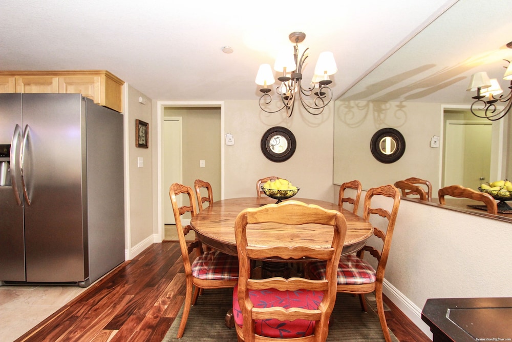 Summit Getaway Condo Affordable and ideally located Wood burning fireplace Walk to Ski Resort - photo 9