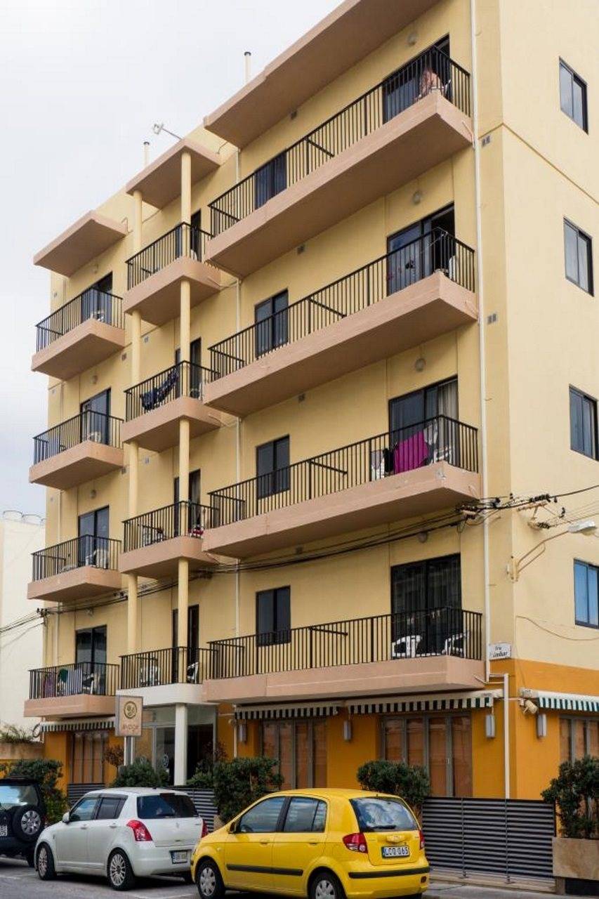 Huli Hotel in Unknown City, Malta