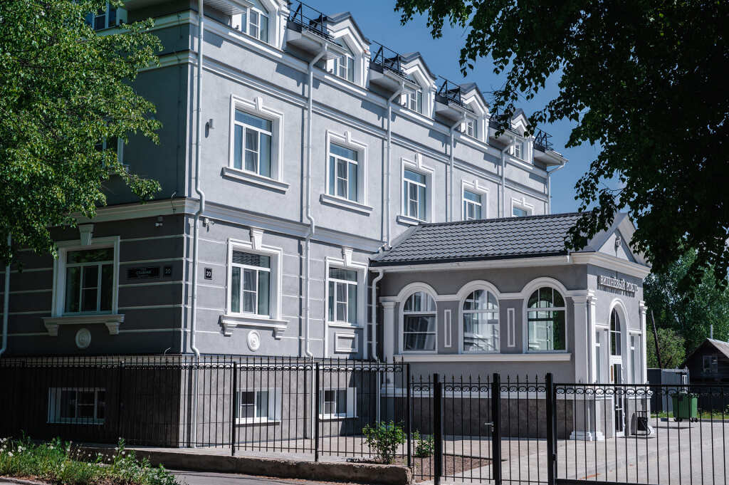 Vishnevy Royal Hotel in Velikiy Novgorod, Russia