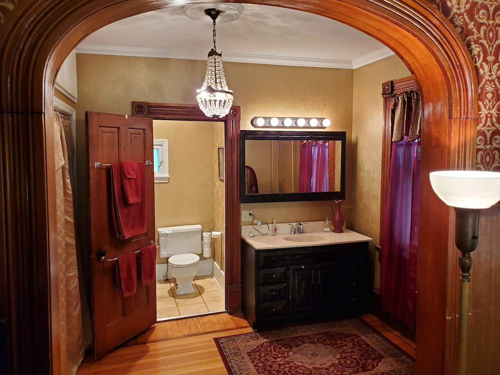 Historic Victorian Inn - photo 24