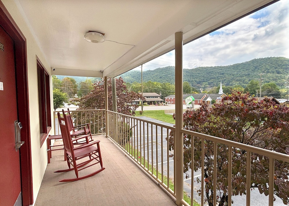 Castlewood Inn - photo 55