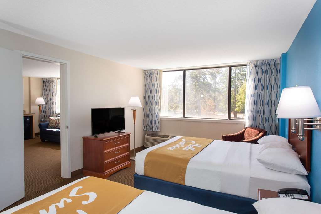Days Inn & Suites by Wyndham Tallahassee Conf Center I 10 - photo 9