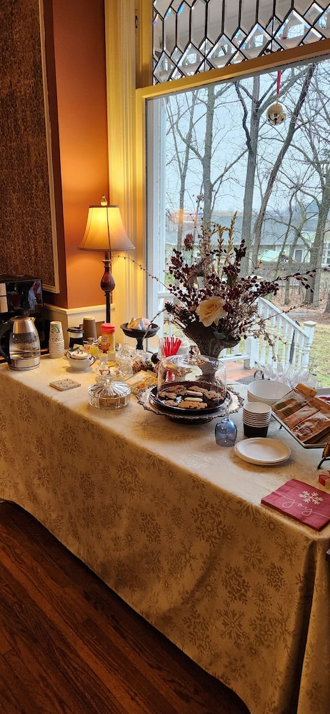 Oaklawn Inn Llc - photo 56