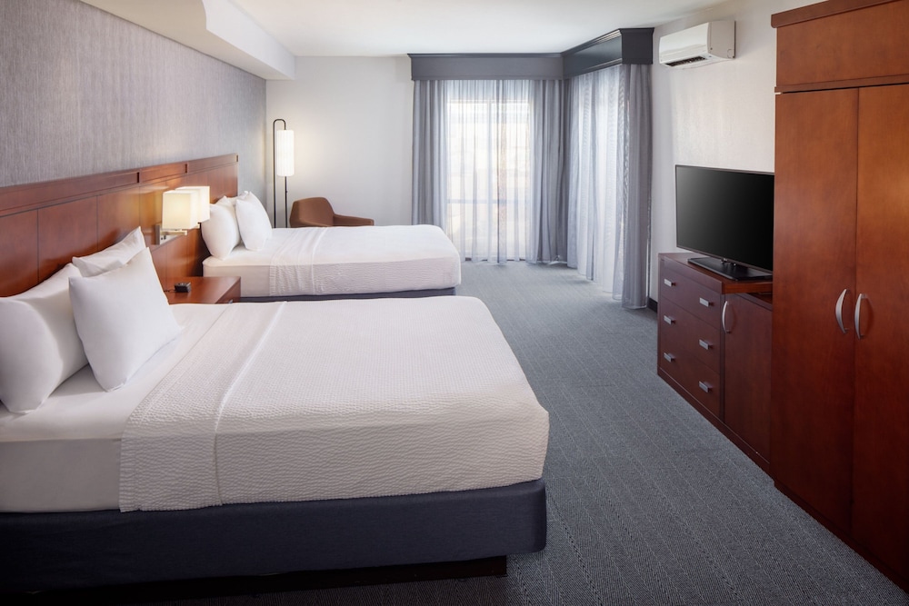Courtyard by Marriott Charleston Downtown Civic Center - photo 11