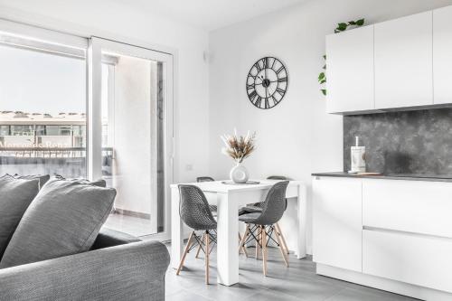 Harmony House Rho Fiera 6min Free Parking Terrace — 4-Star Luxury Hotel in Milan, Italy