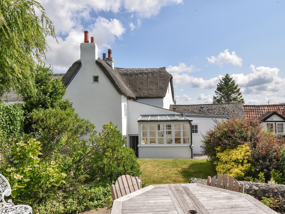 Thatched Cottage — 4-Star Luxury Hotel in Bridport, United Kingdom