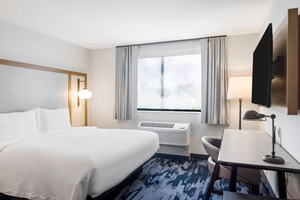 Fairfield Inn & Suites by Marriott San Diego Pacific Beach - photo 12