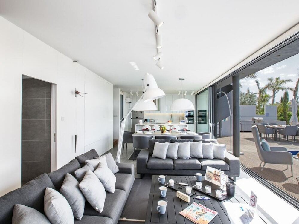 Villa Papadopo Luxury 3 Bedroom Villa With Private Pool Hot Tub And Sea Views