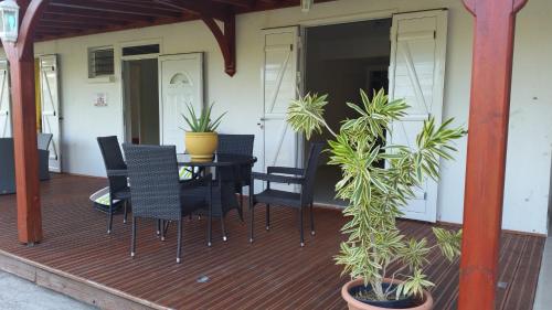 Location T3 Sun Hollidays Tout Confort — 4-Star Luxury Hotel in Sainte-Anne, Guadeloupe