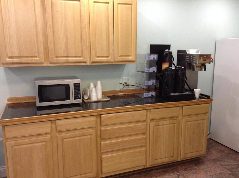 Crossroads Inn - photo 14
